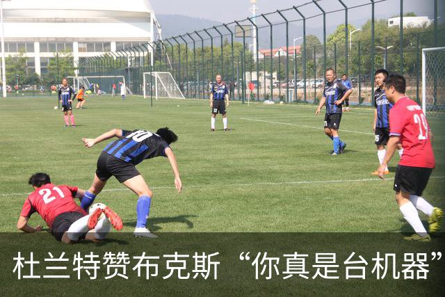 杜兰特赞布克斯“你真是台机器”：刚打完比赛就飞芝加哥训练